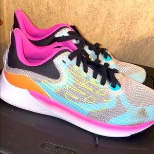 Sz 8 New Balance running shoes